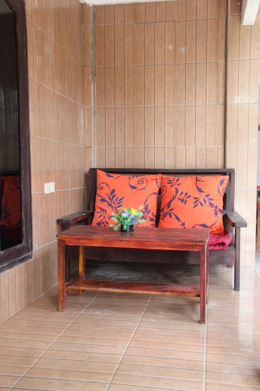 Mirna Homestay Гили-Эйр Экстерьер фото