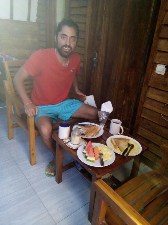 Mirna Homestay Гили-Эйр Экстерьер фото